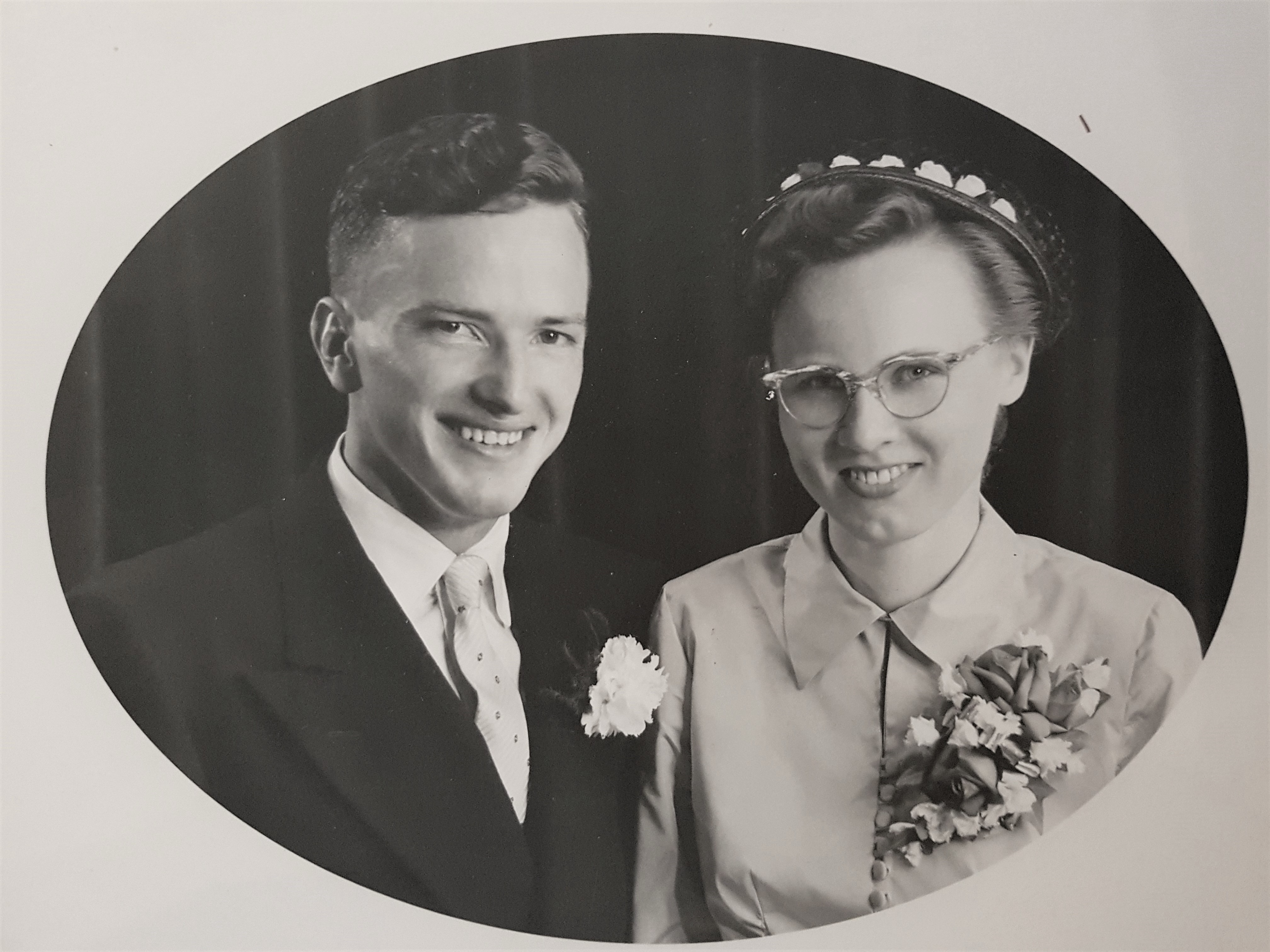 pictures/CECILIA & WILLIAM HUTCHISON/Couples/1.2.7 STEPHEN & MARY HUTCHISON.jpg